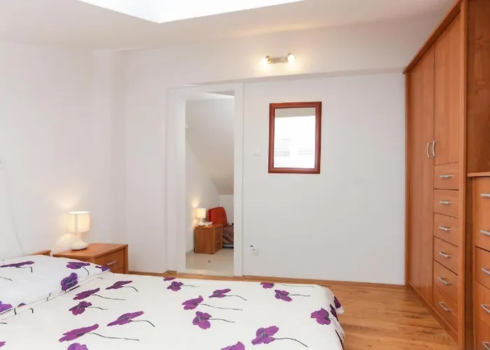 Lana Old Town Center